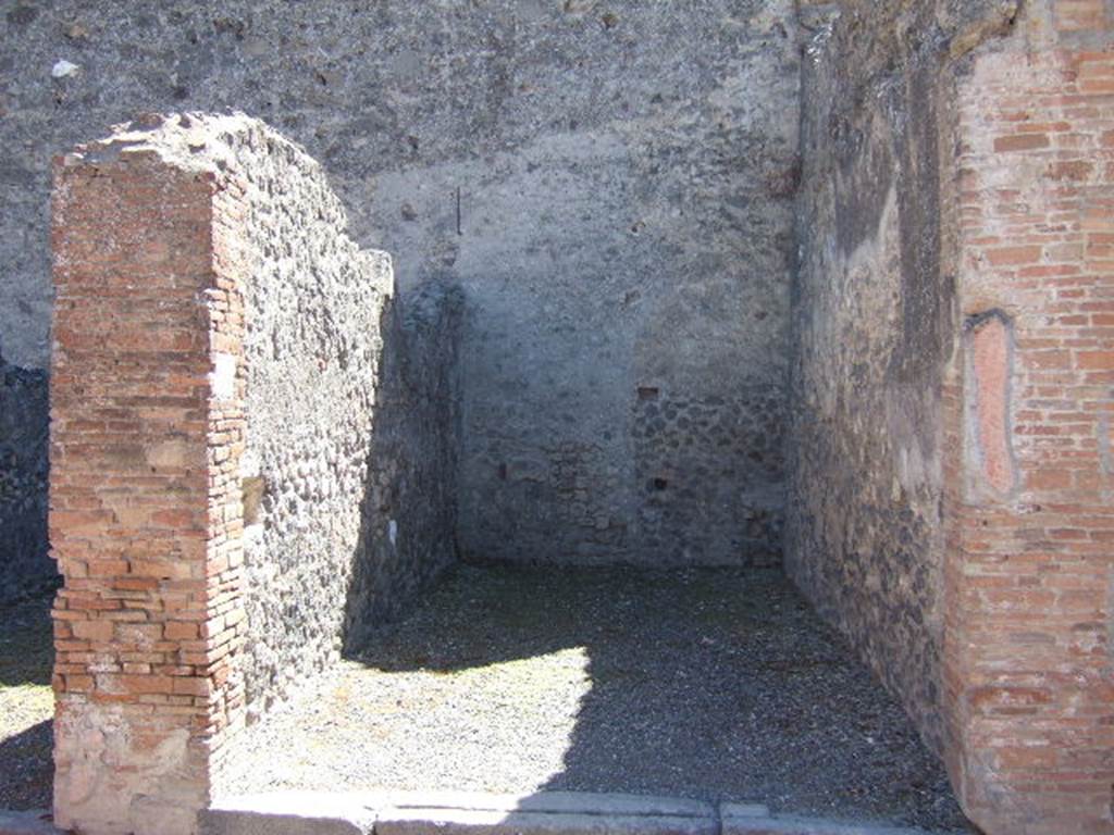 VII 9 14 Pompeii September 2005 Looking South Towards Entrance Doorway